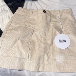Neutral mini skirt